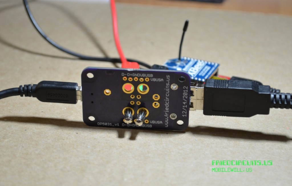 USB Tester rear side while measuring voltage